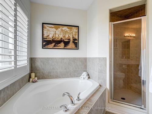 3258 Munson Cres, Burlington, ON - Indoor Photo Showing Bathroom