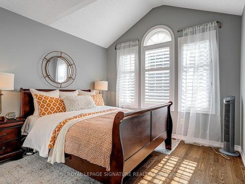 3258 Munson Cres, Burlington, ON - Indoor Photo Showing Bedroom