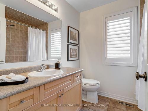 3258 Munson Cres, Burlington, ON - Indoor Photo Showing Bathroom