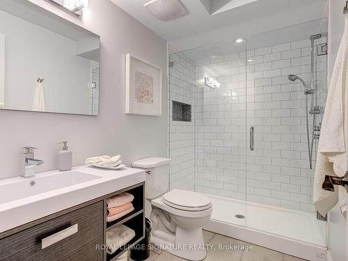 3258 Munson Cres, Burlington, ON - Indoor Photo Showing Bathroom