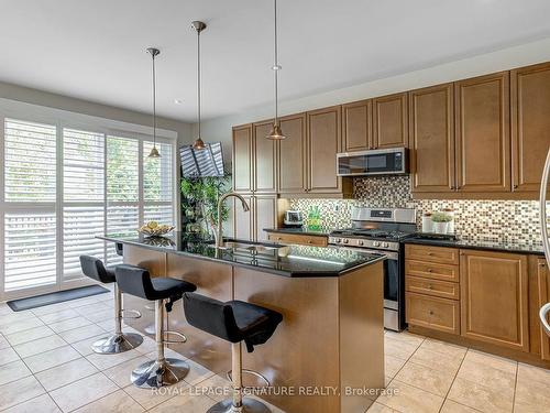 3258 Munson Cres, Burlington, ON - Indoor Photo Showing Kitchen