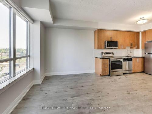 306-1060 Sheppard Ave W, Toronto, ON - Indoor Photo Showing Kitchen