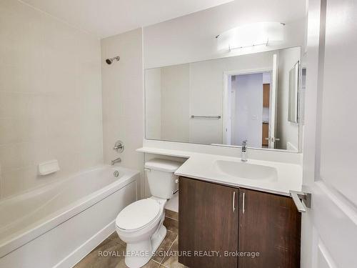 306-1060 Sheppard Ave W, Toronto, ON - Indoor Photo Showing Bathroom