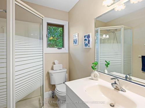 170 Sturgeon Glen Rd, Kawartha Lakes, ON - Indoor Photo Showing Bathroom