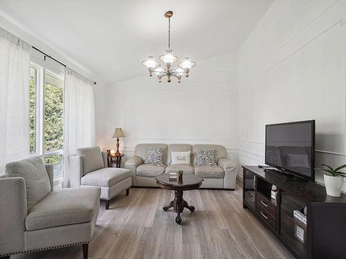 Living room - 21 Rue St-Jacques E., Sainte-Thérèse, QC - Indoor Photo Showing Living Room