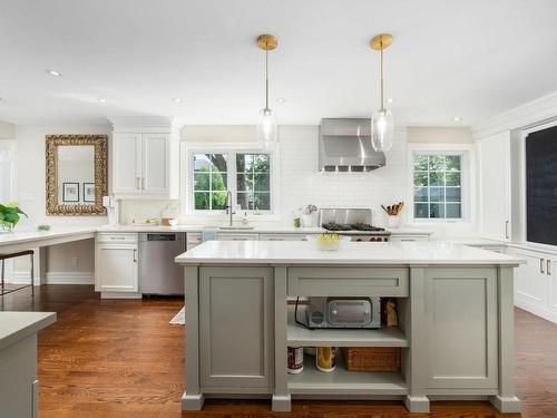 Kitchen - 15 Cours Laurier, Beaconsfield, QC - Indoor Photo Showing Kitchen With Upgraded Kitchen