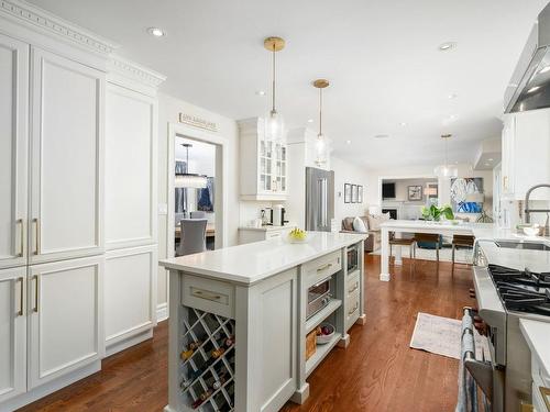 Kitchen - 15 Cours Laurier, Beaconsfield, QC - Indoor Photo Showing Kitchen With Upgraded Kitchen