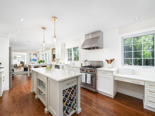 Kitchen - 15 Cours Laurier, Beaconsfield, QC - Indoor Photo Showing Kitchen With Upgraded Kitchen