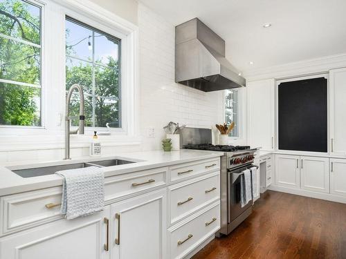 Cuisine - 15 Cours Laurier, Beaconsfield, QC - Indoor Photo Showing Kitchen With Upgraded Kitchen