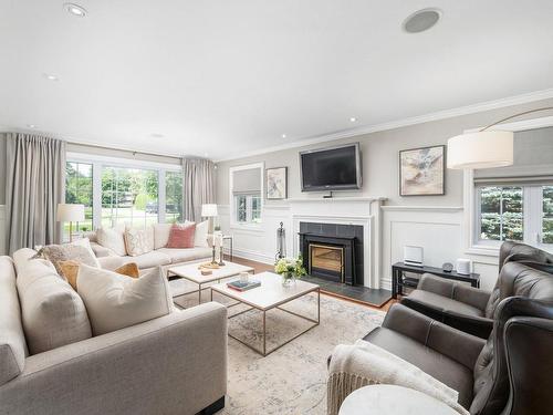 Salon - 15 Cours Laurier, Beaconsfield, QC - Indoor Photo Showing Living Room With Fireplace