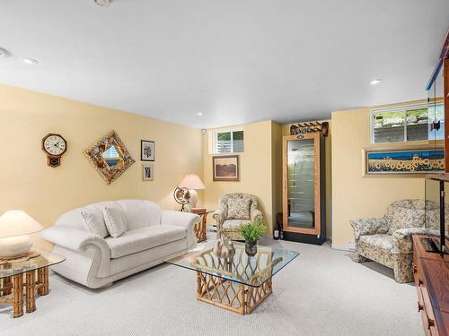 Salle familiale - 38 Ch. Le Nordais, Saint-Sauveur, QC - Indoor Photo Showing Living Room