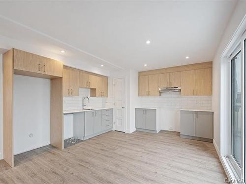 Overall view - 9409 Av. Larose, Montréal (Villeray/Saint-Michel/Parc-Extension), QC - Indoor Photo Showing Kitchen