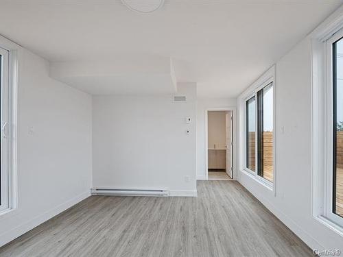 Bedroom - 9409 Av. Larose, Montréal (Villeray/Saint-Michel/Parc-Extension), QC - Indoor Photo Showing Other Room