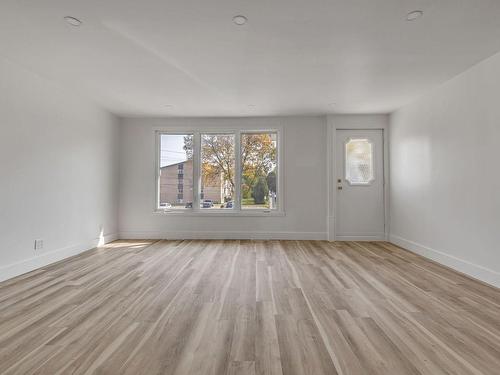 Hall - 1419 Boul. Jean-Talon E., Québec (Charlesbourg), QC - Indoor Photo Showing Living Room