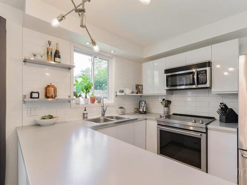 Cuisine - 186 Rue Delorme, Rosemère, QC - Indoor Photo Showing Kitchen With Double Sink