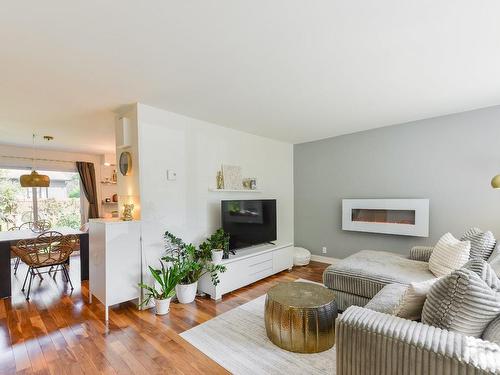 Salon - 186 Rue Delorme, Rosemère, QC - Indoor Photo Showing Living Room