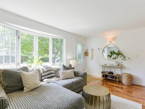 Salon - 186 Rue Delorme, Rosemère, QC - Indoor Photo Showing Living Room