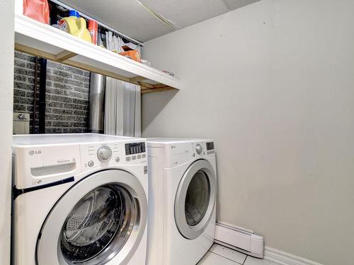 Salle de lavage - 3453 Rue Ste-Famille, Montréal (Le Plateau-Mont-Royal), QC - Indoor Photo Showing Laundry Room