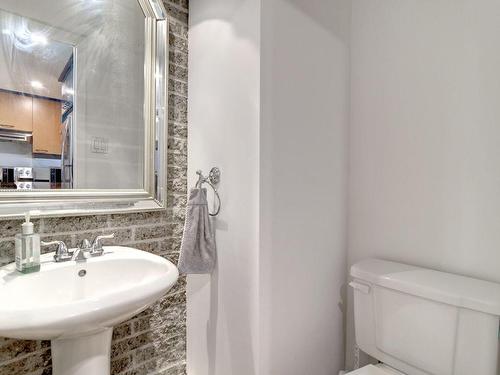 Powder room - 3453 Rue Ste-Famille, Montréal (Le Plateau-Mont-Royal), QC - Indoor Photo Showing Bathroom