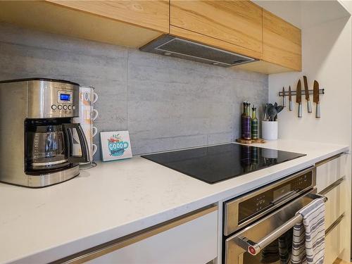 216-989 Johnson St, Victoria, BC - Indoor Photo Showing Kitchen