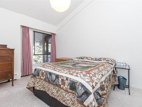 419-1005 Mckenzie Ave, Saanich, BC - Indoor Photo Showing Bedroom