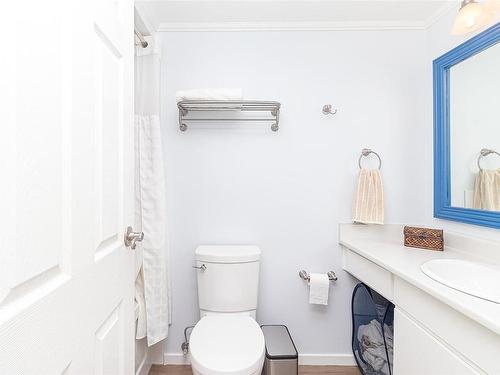 419-1005 Mckenzie Ave, Saanich, BC - Indoor Photo Showing Bathroom