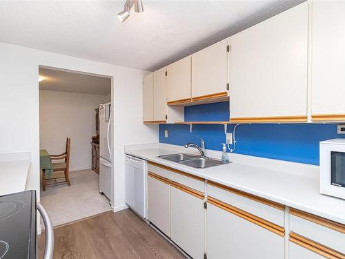 419-1005 Mckenzie Ave, Saanich, BC - Indoor Photo Showing Kitchen With Double Sink