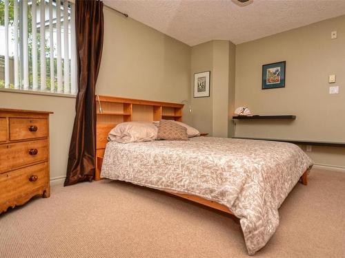 105-1225 Fort St, Victoria, BC - Indoor Photo Showing Bedroom