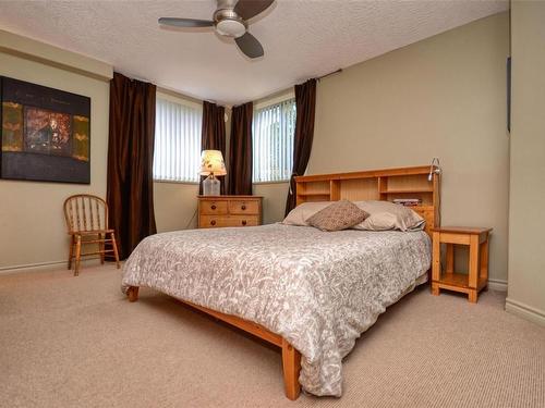 105-1225 Fort St, Victoria, BC - Indoor Photo Showing Bedroom