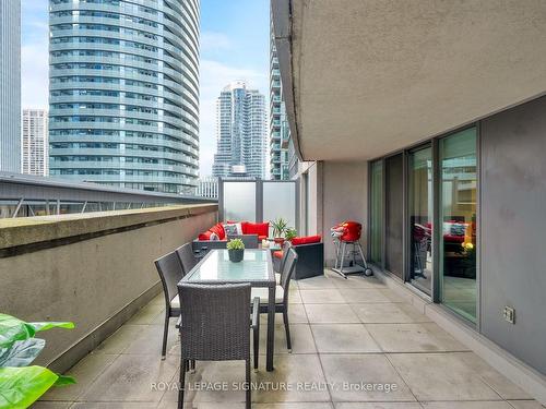 309-30 Grand Trunk Cres, Toronto, ON - Outdoor