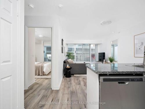 309-30 Grand Trunk Cres, Toronto, ON - Indoor Photo Showing Kitchen