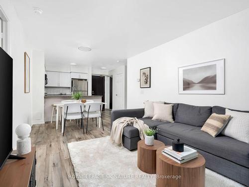 309-30 Grand Trunk Cres, Toronto, ON - Indoor Photo Showing Living Room