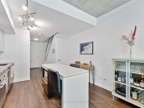 333-1030 King St W, Toronto, ON - Indoor Photo Showing Kitchen