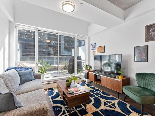 333-1030 King St W, Toronto, ON - Indoor Photo Showing Living Room