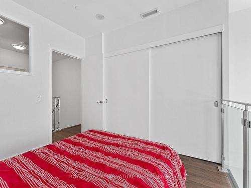 333-1030 King St W, Toronto, ON - Indoor Photo Showing Bedroom