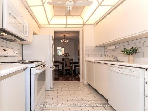 309-1200 Don Mills Rd, Toronto, ON - Indoor Photo Showing Kitchen