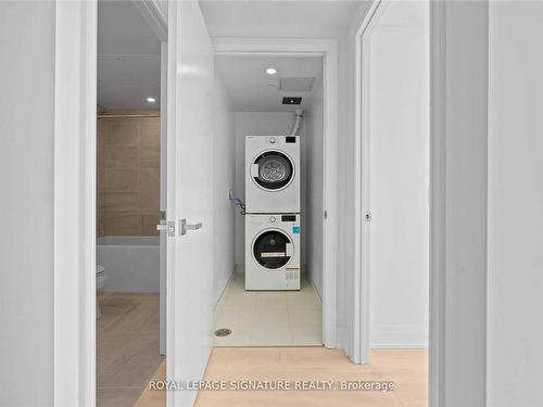 507-33 Frederick Todd Way, Toronto, ON - Indoor Photo Showing Laundry Room