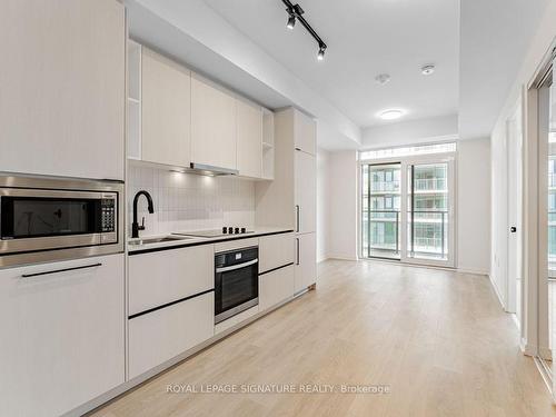 1405-10 Graphophone Grve, Toronto, ON - Indoor Photo Showing Kitchen