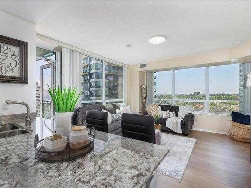 1102-2230 Lake Shore Blvd W, Toronto, ON - Indoor Photo Showing Living Room