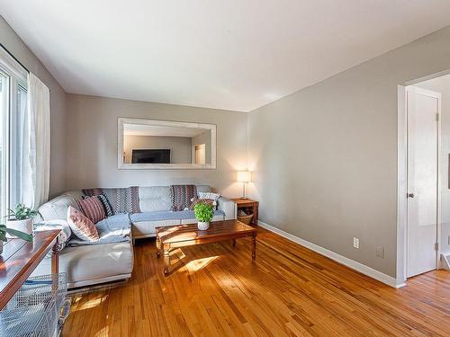 Living room - 112 Rue Nelson, Cowansville, QC - Indoor Photo Showing Living Room