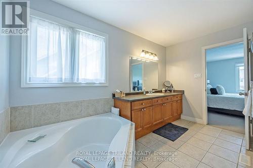 337 Plane Tree Drive, London, ON - Indoor Photo Showing Bathroom