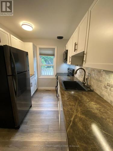 88 Homestead Crescent, London, ON - Indoor Photo Showing Kitchen