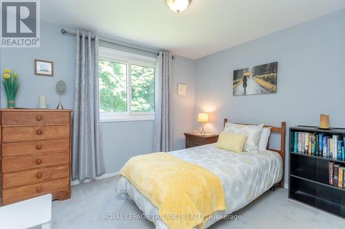 32 Vincent Crescent, London, ON - Indoor Photo Showing Bedroom