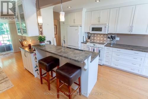 32 Vincent Crescent, London, ON - Indoor Photo Showing Kitchen