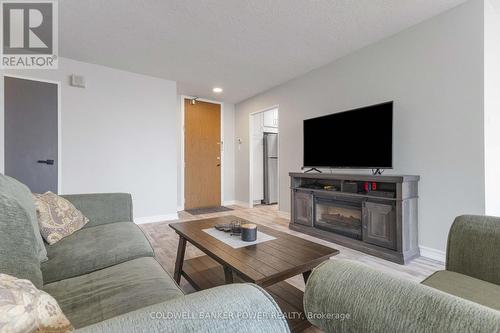 604 - 389 Dundas Street, London, ON - Indoor Photo Showing Living Room