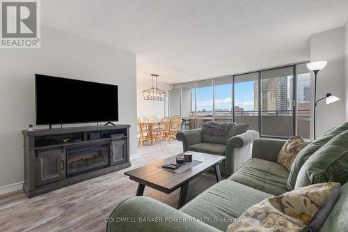 604 - 389 Dundas Street, London, ON - Indoor Photo Showing Living Room