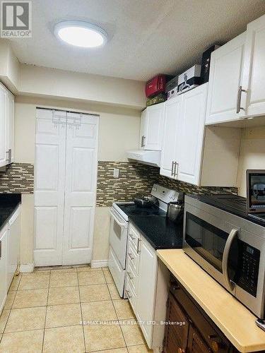 405 - 121 Trudelle Street, Toronto (Eglinton East), ON - Indoor Photo Showing Kitchen