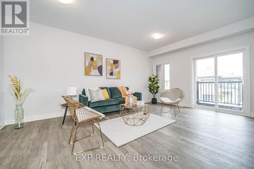 24 Alan Williams Trail, Uxbridge, ON - Indoor Photo Showing Living Room