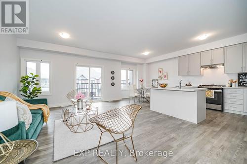 24 Alan Williams Trail, Uxbridge, ON - Indoor Photo Showing Kitchen With Upgraded Kitchen