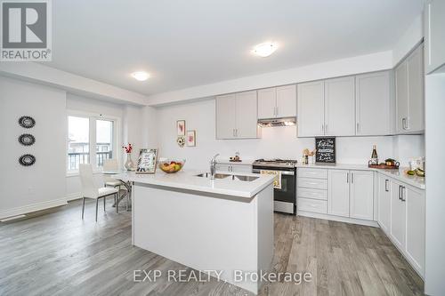 24 Alan Williams Trail, Uxbridge, ON - Indoor Photo Showing Kitchen